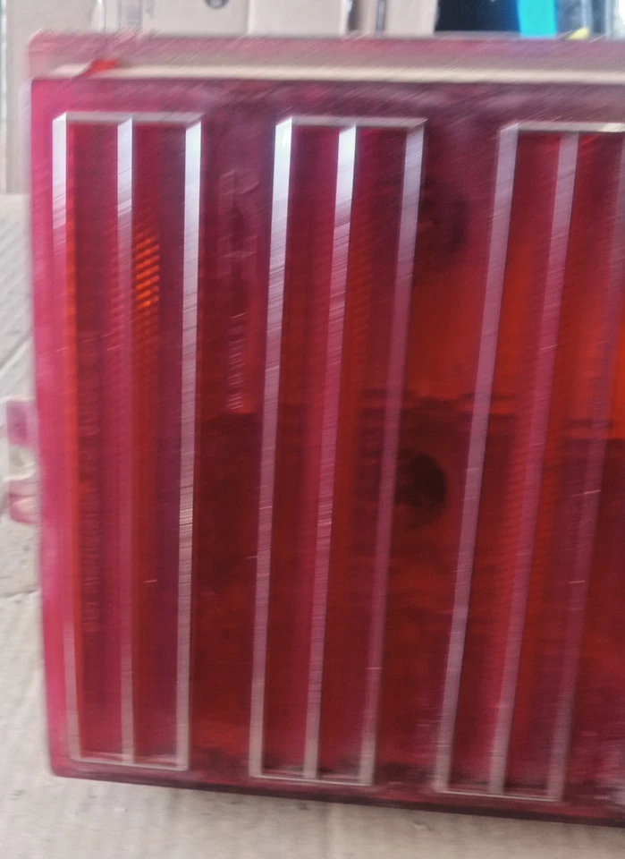 Pontiac Grand Prix 1979 conjunto de luces traseras lado del pasajero OE LOC-125DG Foto 2 de 4