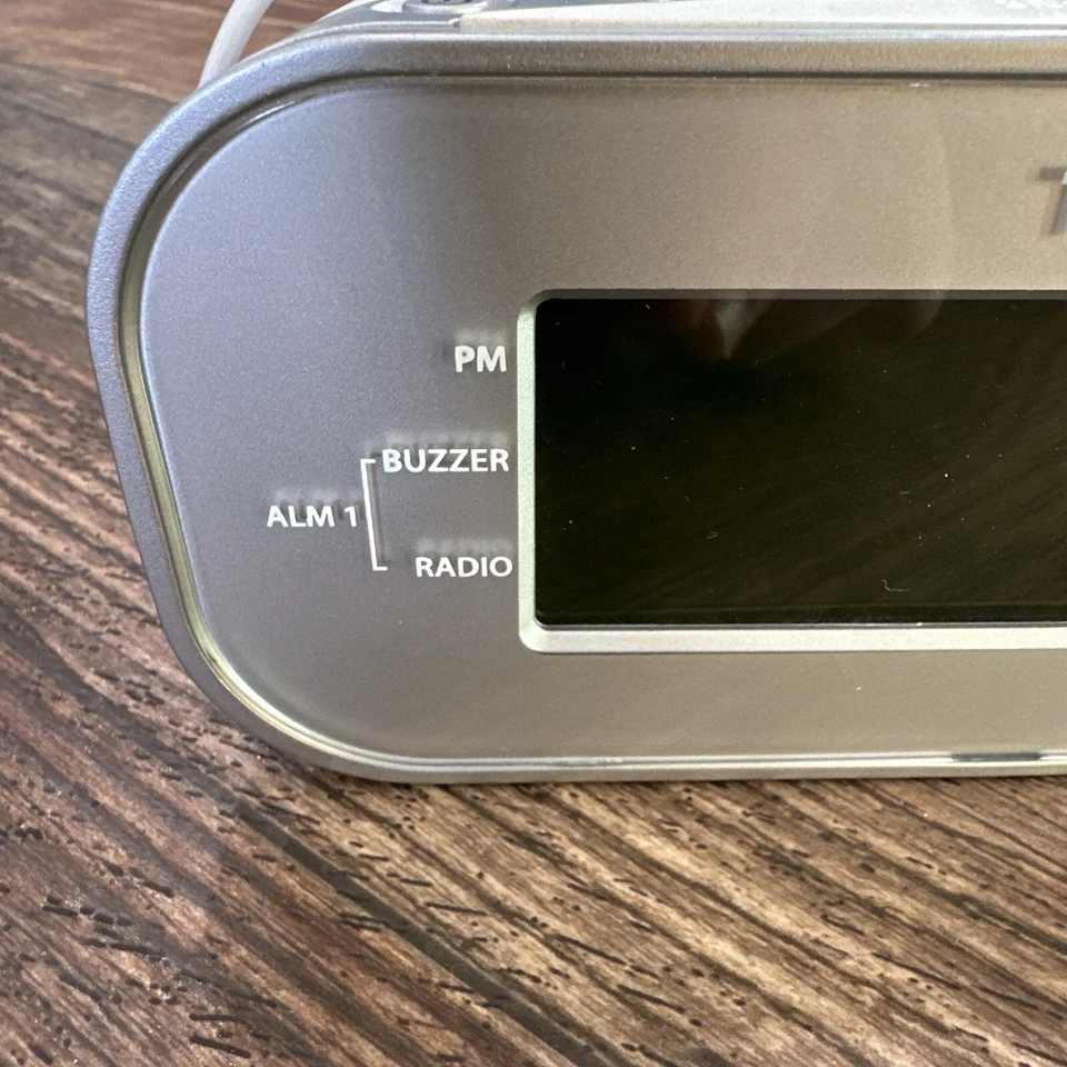 Radio Reloj Despertador Doble Timex AM/FM T231Y Blanco Probado Foto 2 de 4