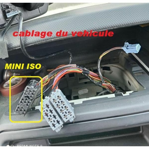 Commande au volant Renault Master 2010-2013 | Interface Mini ISO noire plug and play - 3