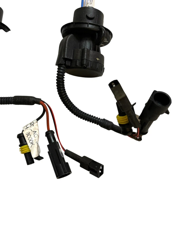 2 HI-LOW BEAMS 35W Replacement HID XENON Bulbs Lamp H13 8000k (Untested) - Image 3 of 3