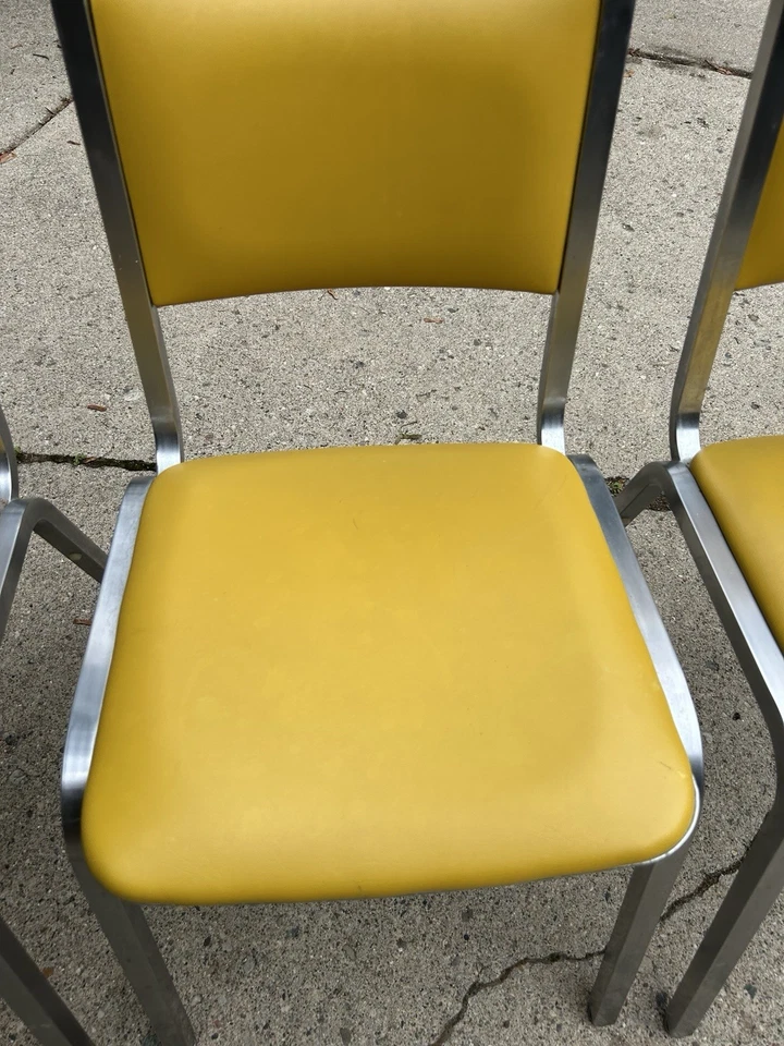 Juego de 4 sillas vintage Steelcase amarillas apilables mediados de siglo modernas MCM Foto 4 de 4