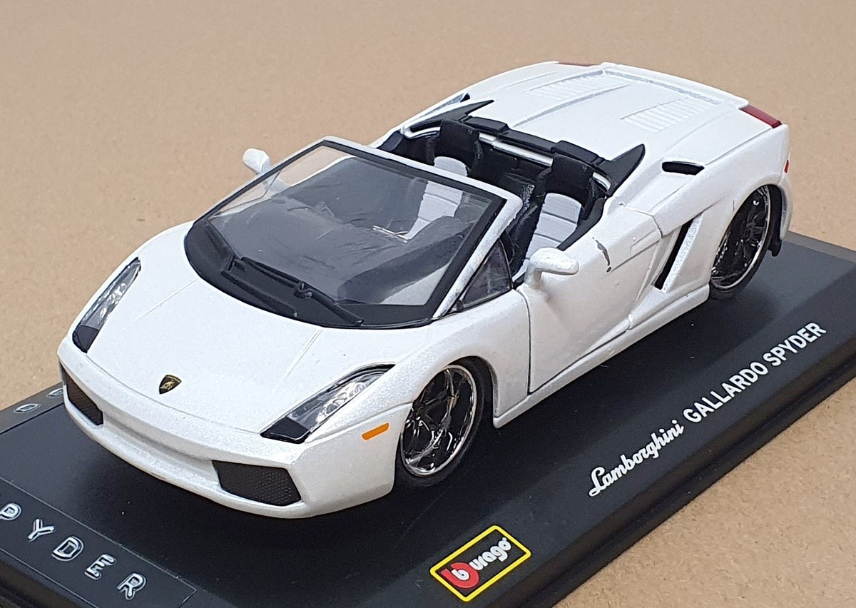 Burago 1/32 Scale 18-42000 - Lamborghini Gallardo Spyder - White