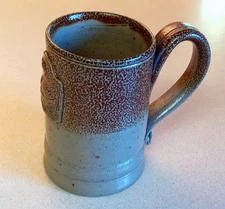 1991 Williamsburg Restoration Rowe Pottery Works Swan Stein / Mug 16 ounce NICE