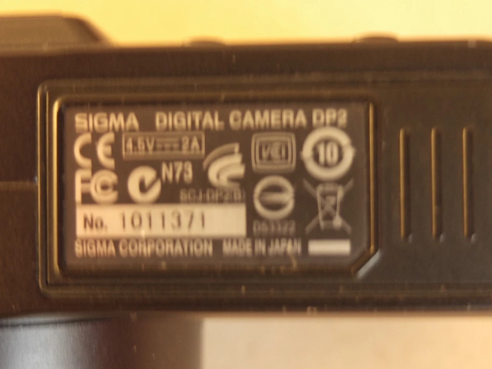 *NEUWERTIG* Sigma DP2  Point &  kompakte Digitalkamera/APS-C Sensor - Bild 4 von 4