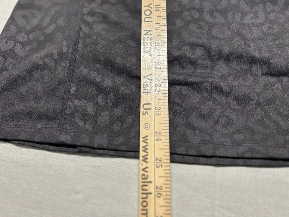 Camiseta deportiva FILA para mujer negra elástica bolsillo trasero talla grande estampado de leopardo Foto 4 de 4