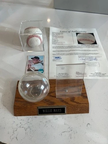 Willie Mays signed baseball JSA certified and 1968 topps baseball card
