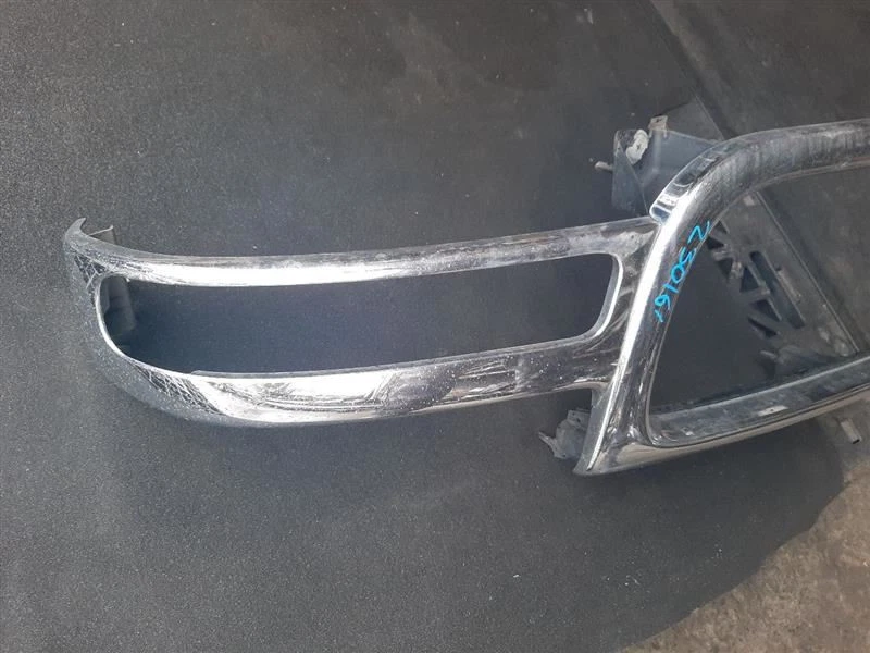 Grille Excluding Denali 00-06 GMC Yukon 15747828 - Image 4 of 4