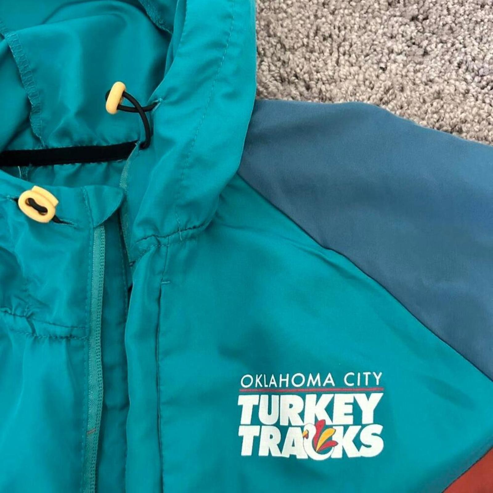 Multicolored windbreakerrunning jacket ventures e… - image 2