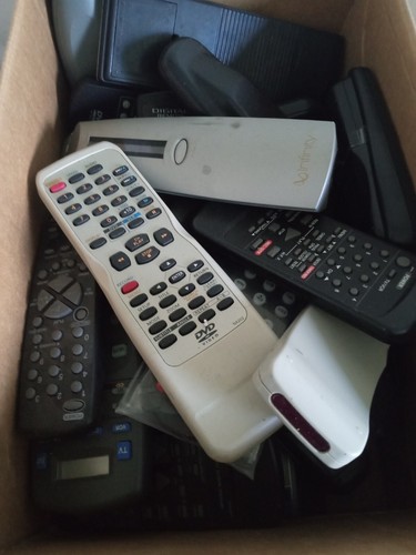 REMOTE CONTROLS.MIXED LOT OF 36.MAGNAVOX,INSIGNIA,GPX.FREE SHIPPING INCLUDED