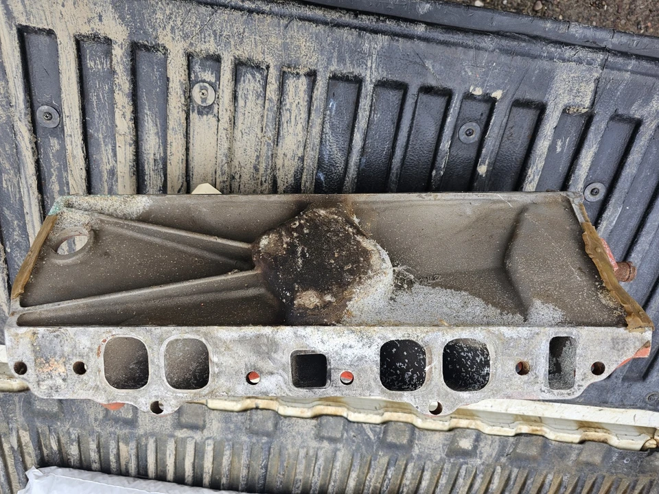 Colector de admisión de aluminio Edelbrock Torker 2-O Big Block Chevy 396 427 454  Foto 2 de 4