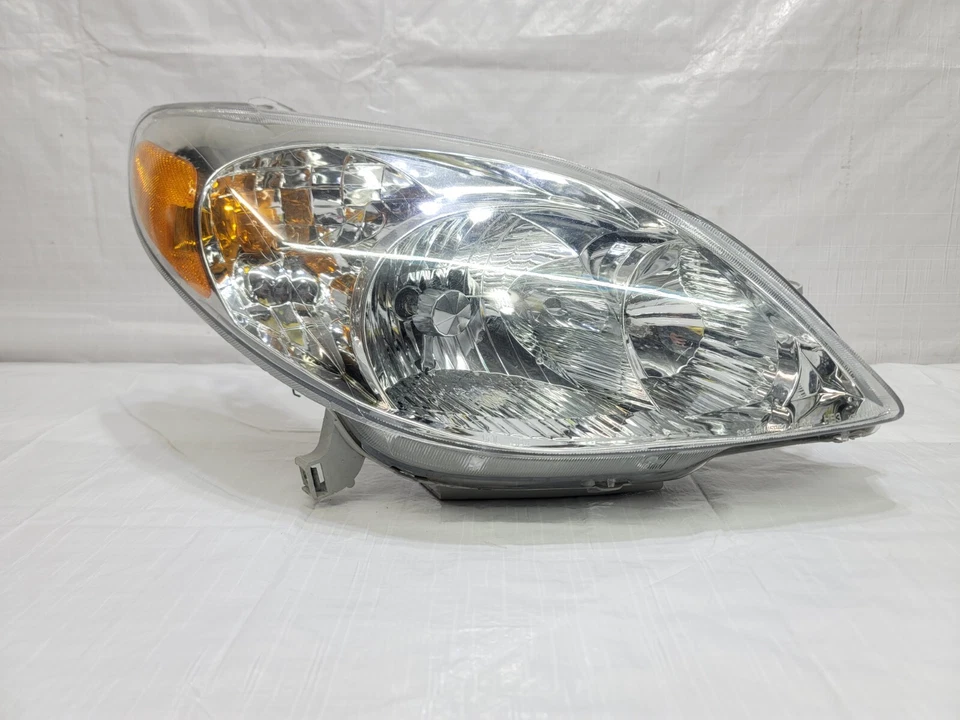 Faro delantero derecho Toyota Matrix 2003-2008 OEM 8111002210 Foto 2 de 4