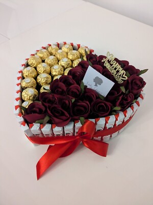 Schokolade Kinder Ferrero Rocher Jubiläum Herz Seidenblumen - Geschenkkorb 