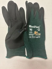 MaxiFlex 34-8743 Medium Nitrile Coated ANSI A2 Cut Resistant Work Gloves 12 Pair