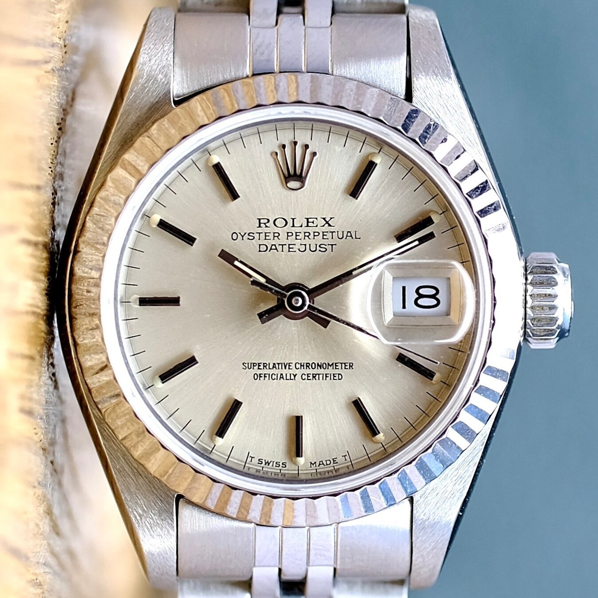 BOX&PAPERS ROLEX DATEJUST 69174 LADIES SILVER INDEX DIAL 18 K 