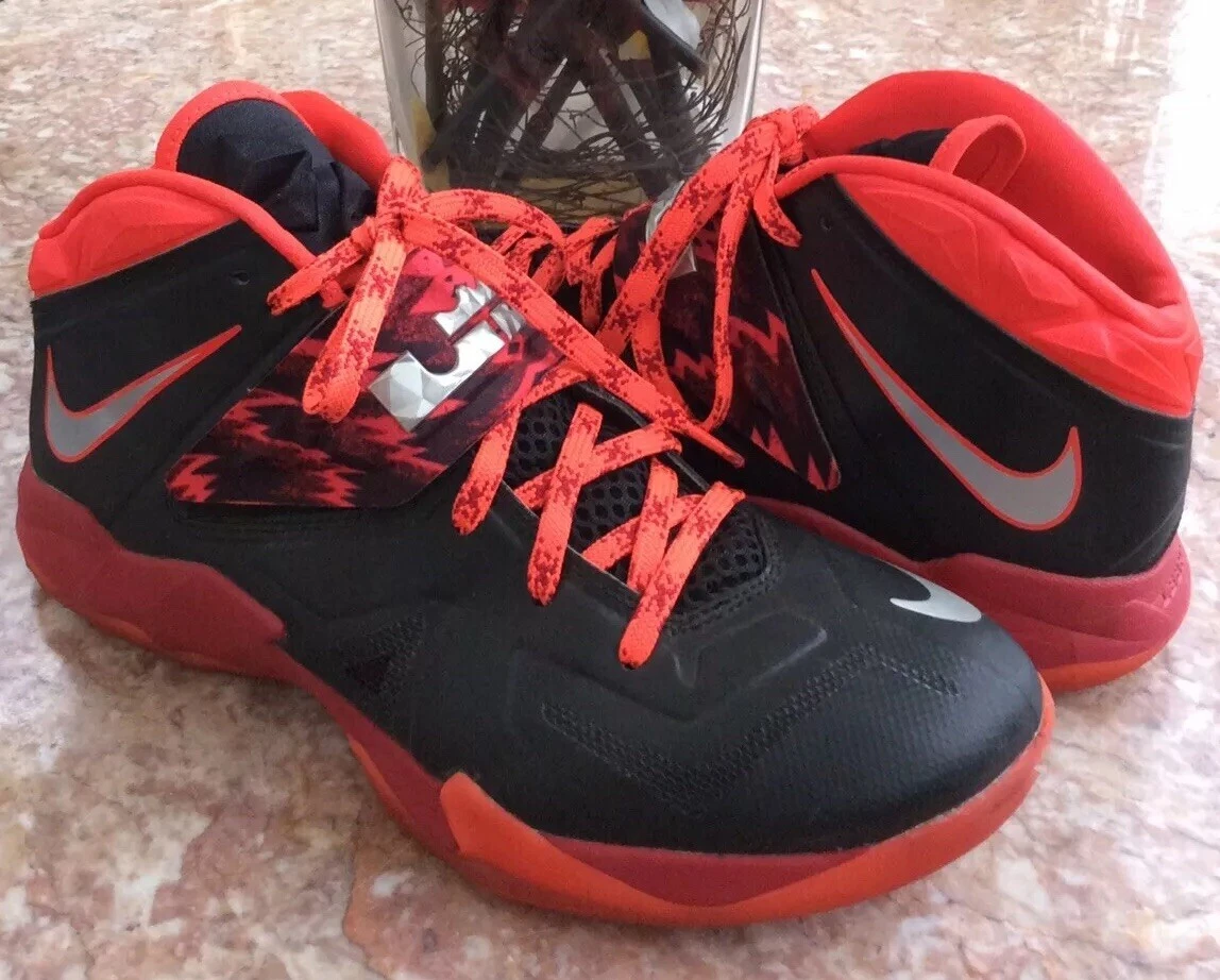 Nike Lebron Zoom Soldier VII Black Red Basketball Shoes Sz 10.5 609679 005 EUC