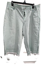 Womens Lane Bryant Light Green Capri Pants Size 18