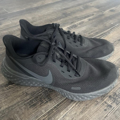 Nike Women Black Low Top Mesh Running & Jogging Sneakers, Size 9