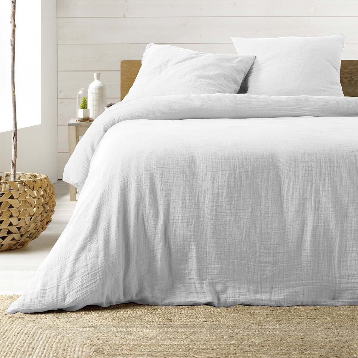 Parure de lit Angelia 240x220cm blanc anti-plis et respirante pour literie 2 places