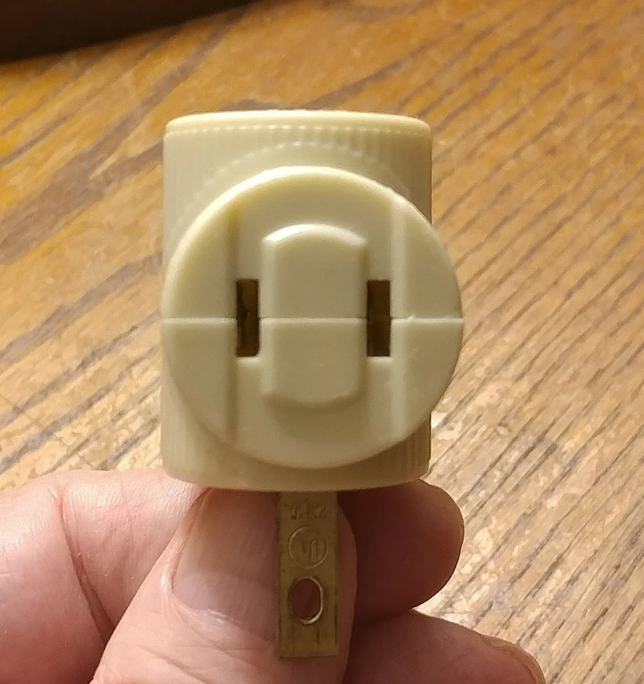 Vintage SPRING ACTION t3-Way Triple Power Outlet Adapter Plug Ivory Bakelite - Image 4 of 4