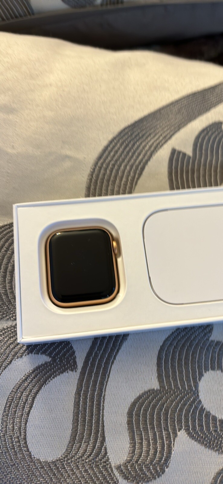 Apple Watch SE – Stylish Smartwatch with Fitness Tracking-image
