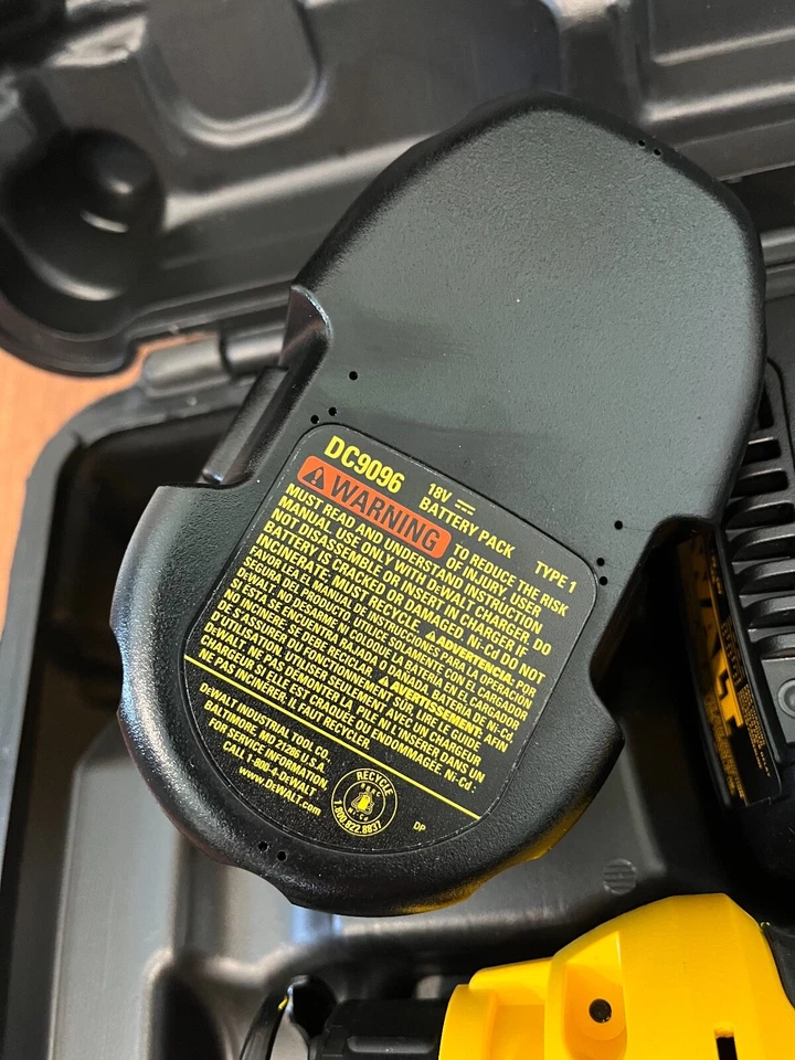 DeWALT DC550 18V Heavy Duty Cordless Cut Out Tool kit w DC9096 Battery/Charger - Image 3 of 4