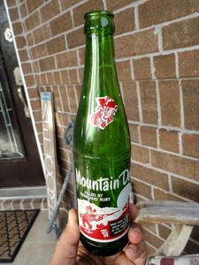 RARE vintage MOUNTAIN DEW RED HILLBILLY Filled by HERB & RUBY 10 Oz Soda Bottle
