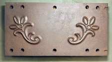 Antiguo bloque de banco de metal caliente placa de respaldo de prensa con patrón floral de hierro fundido