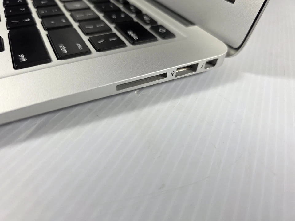 Apple Macbook Air  Mid 2013 13.3" I7 1.7GHz 4GB 256GB SSD Laptop  - Image 4 of 4