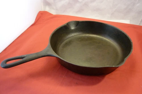 WAGNER WARE SIDNEY -O- # 6 CAST IRON 9" SKILLET 1056V USA
