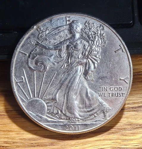 2011 WALKING LIBERTY AMERICAN EAGLE .999 FINE SILVER $1 COIN 1 Troy oz. $1 USA
