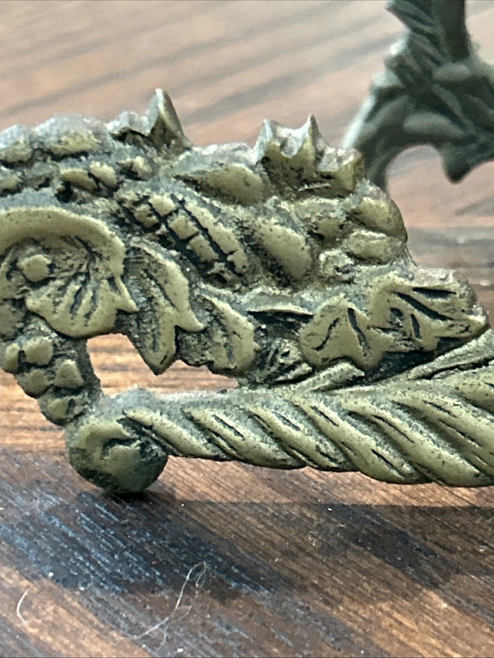 "Caballete antiguo con soporte de placa ornamentada tono dorado 7""" Foto 3 de 4