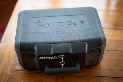 Materl Lock - Sentry Safe tragbarer feuerfester Safe - 2 Schlüssel - Koffer