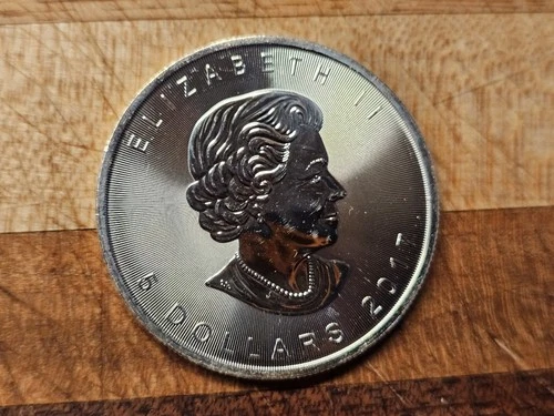 2017  silver maple leaf -BU