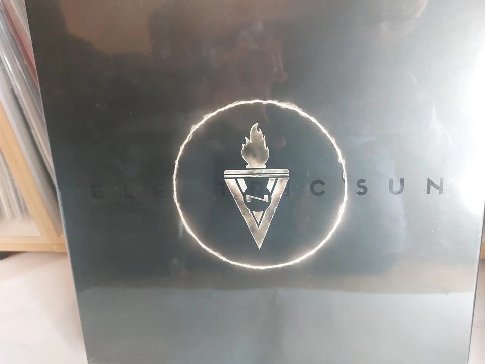VNV Nation- Electric Sun Box-Set/ CD, DO-LP, exkl. 12", 3D Metall-Logo / Neu OVP - Bild 2 von 4