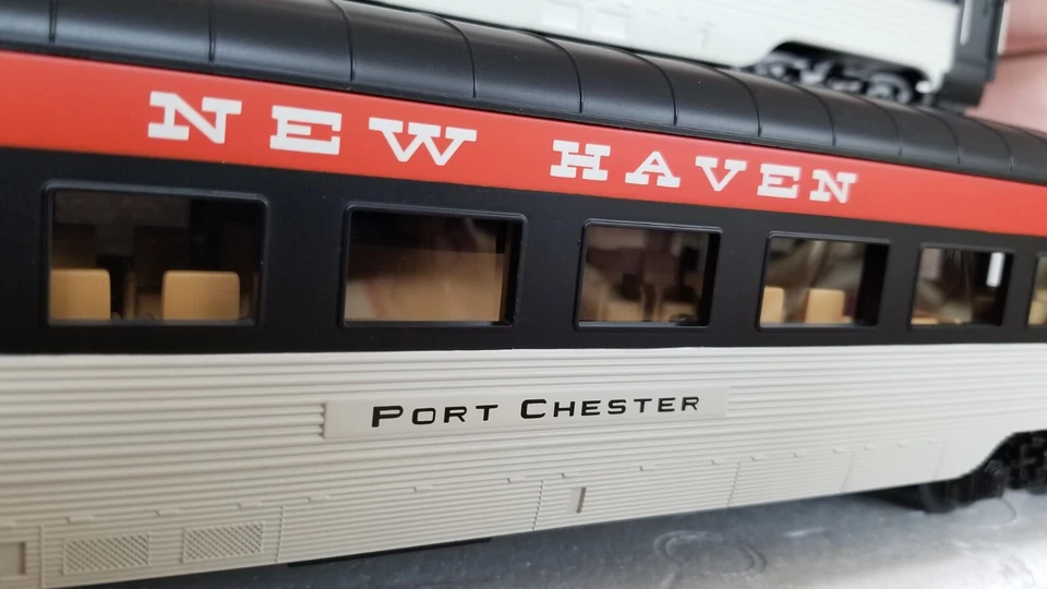 RailKing MTH 60' New Haven Streamlined Passenger O-Gauge 4 Car Set 30-67198 - Image 4 of 4