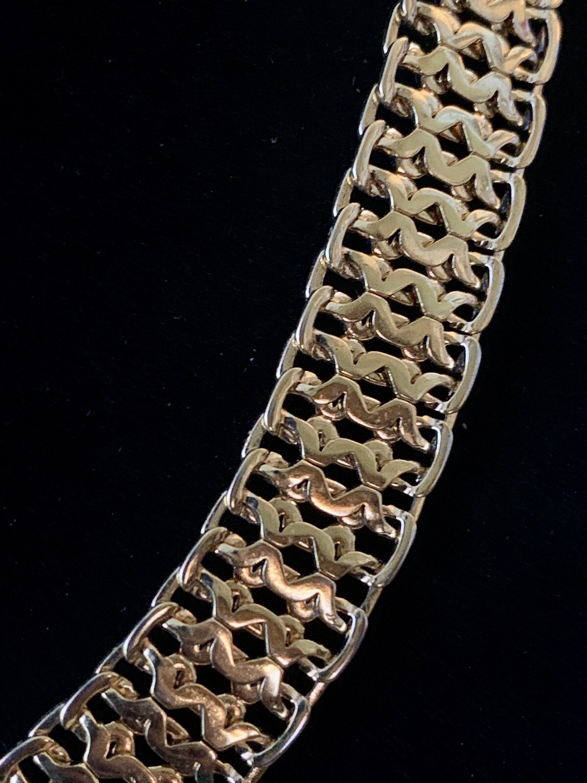 Signed Monet Necklace Wide Interlocking Gold Tone… - image 2