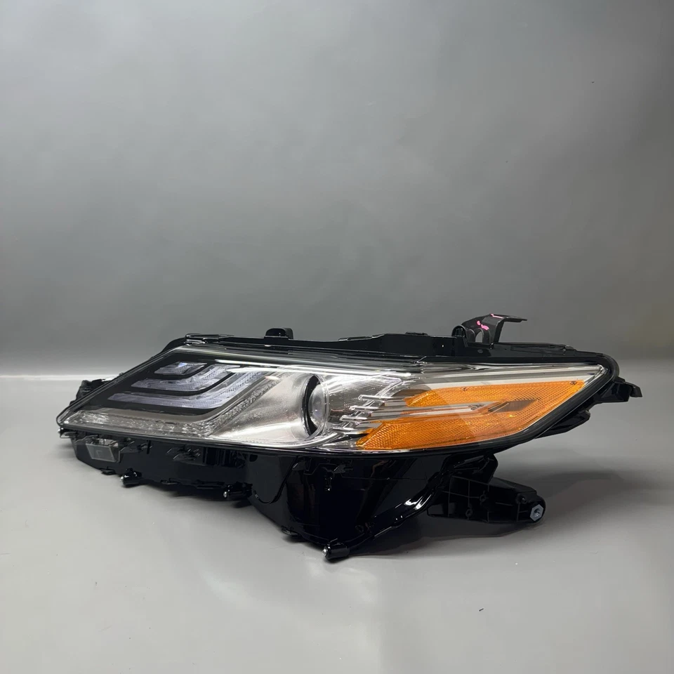 TOYOTA CAMRY HEADLIGHT RIGHT PASSENGER THREE STRIP DRL LED 2018 2019 2020 OEM Foto 2 de 4
