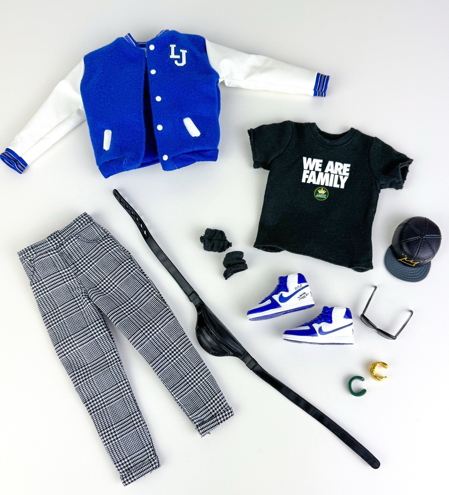 SACAI X NIKE Barbie Signature LeBron James Kenbassadors bambola abbigliamento giacca orologio scarpe Nike