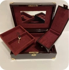 Bobbi Brown Deluxe Beauty Trunk—Limited Edition