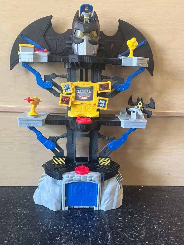 Imaginext Batman Cueva Transformador Robot Ojos Luz Baticueva Batimóvil y Fan Boat Foto 2 de 4