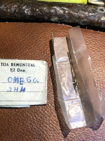 OMEGA 244    Winding stem, Tija, tige de remontoir . Swiss MADE