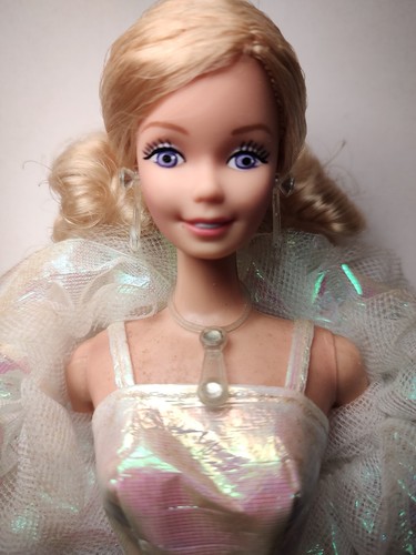 Vtg Mattel 1983 Crystal Barbie OOB w/ Iridescent Pendant - Picture 9 of 14