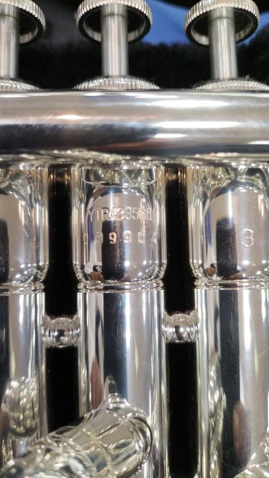 Tromba Yamaha YTR-4335GSII Bb ottone placcato argento con custodia semi... - Immagine 3 di 4