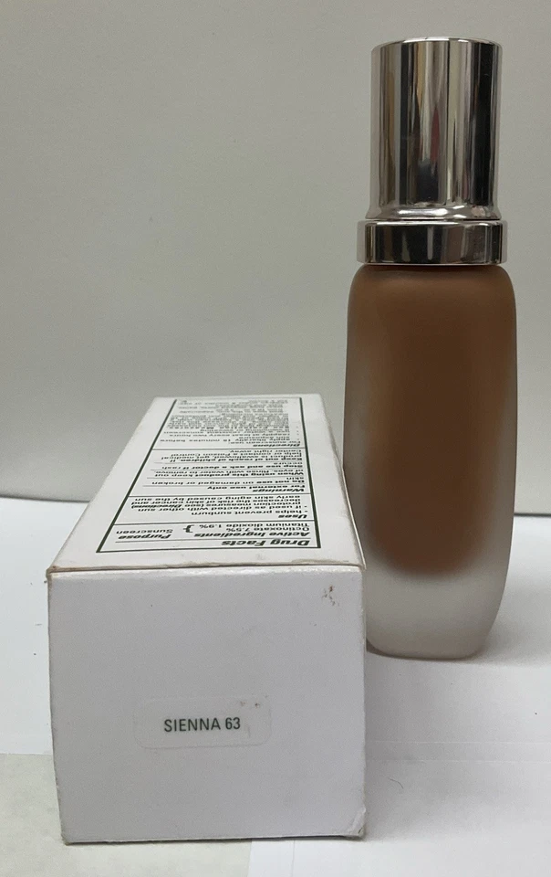La Mer The Soft Fluid Long Wear Foundation Sienna #63 SPF 20 30ml / 1oz  - Image 3 of 4