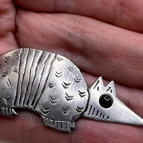 JJ Jonette Jewelry Armadillo Brooch Pin Pewter Figural Southwest Animal 1988 - Picture 3 of 7