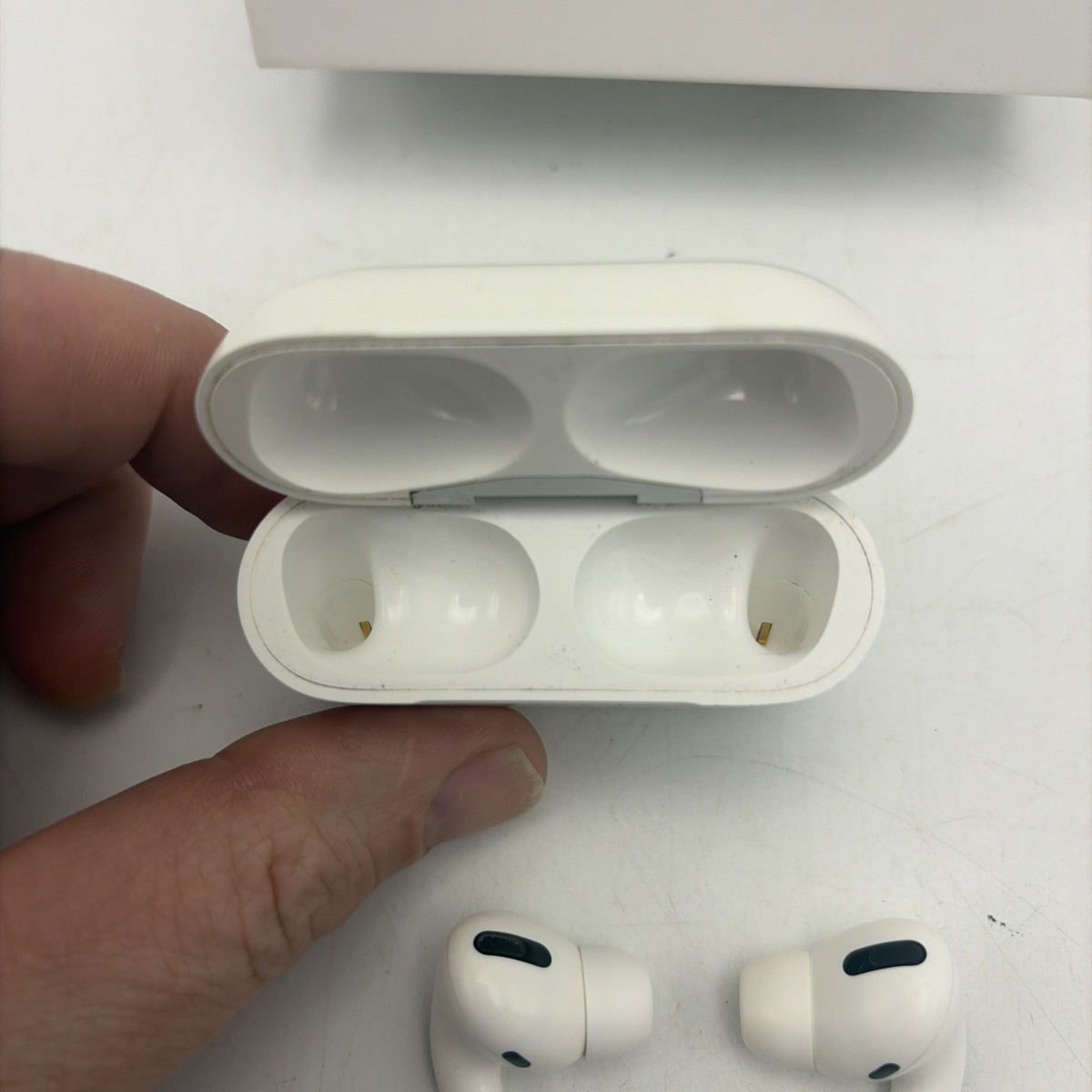 AS-IS / For Parts Apple AirPods Pro 1 & Wireless Charging Case