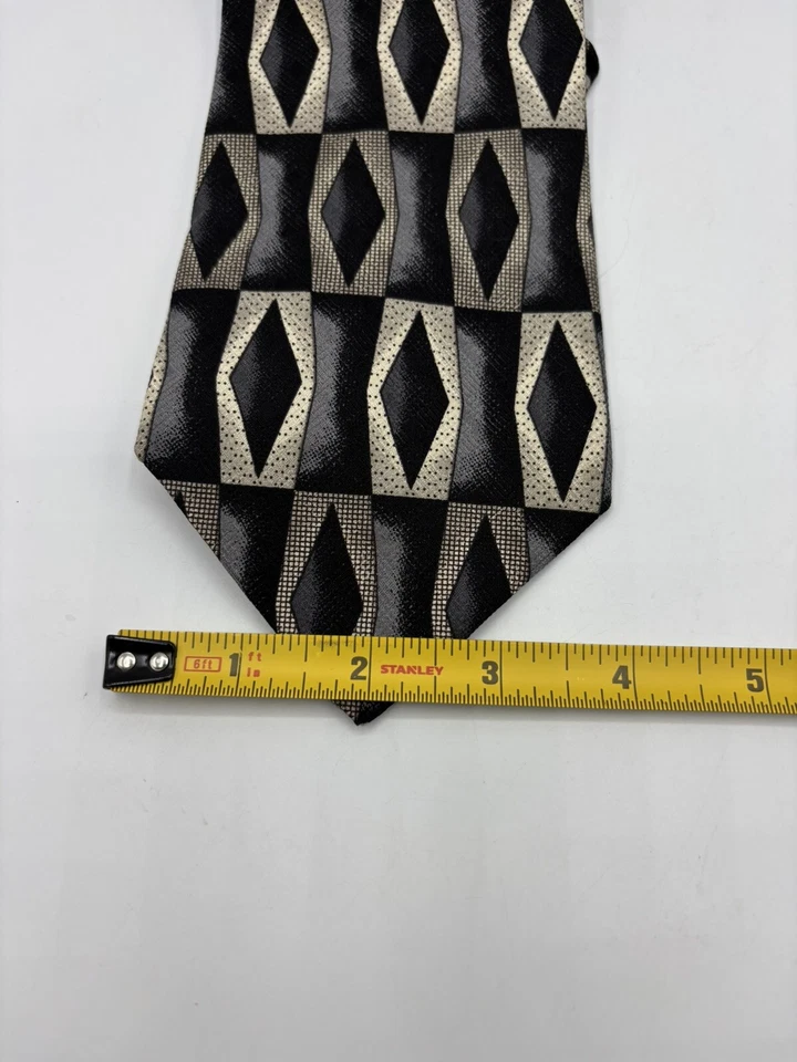 Corbata de seda negra beige patrón geométrico hecha en Italia Foto 3 de 4
