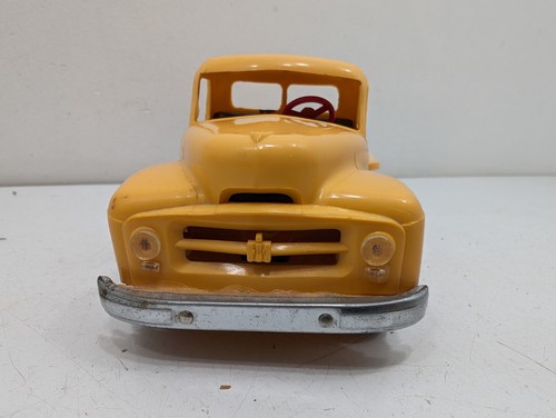 VINTAGE PRODUCT MINIATURES INTERNATIONAL PICKUP FARM TRUCK DEALER PROMO MODEL - Picture 4 of 23