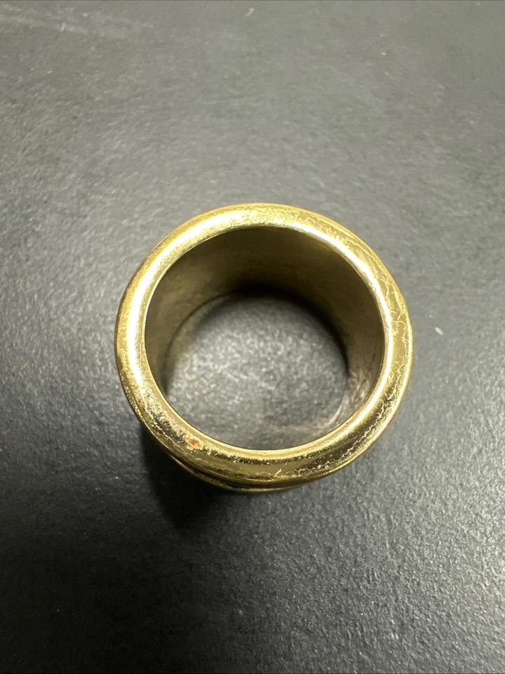 Anillo ancho dorado esmalte negro firma C vintage COACH MIRANDA talla 6 Foto 3 de 4