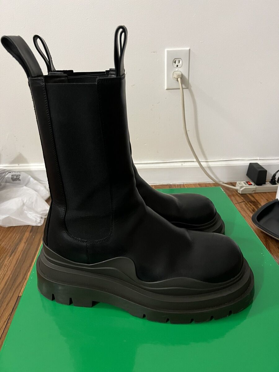 Bottega Veneta Mens Tire Chelsea Boots Black/ Camping size Bottega Veneta Mens Tire Chelsea Boots Black/ Camping size